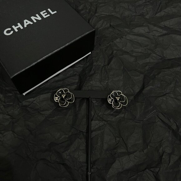 ✅✅✅Authentic Chanel earrings✅✅ - Picture 1 of 5